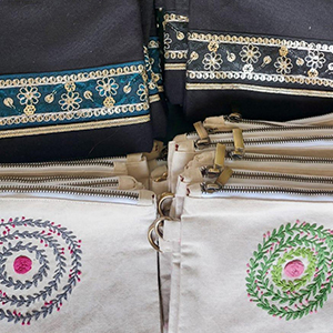 Handheld purses